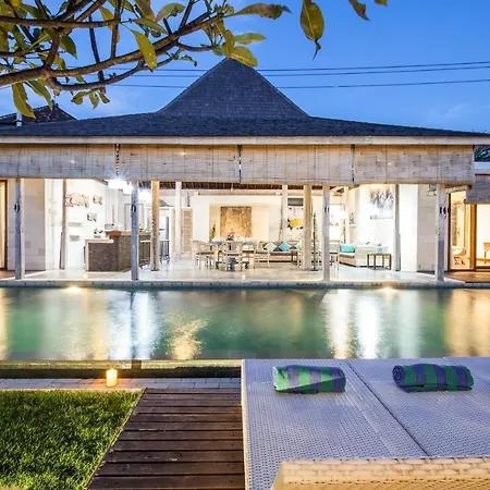 Lovely Canggu 4Br Private Pool Villa With Sundeck! 10Mins Ride To Beach