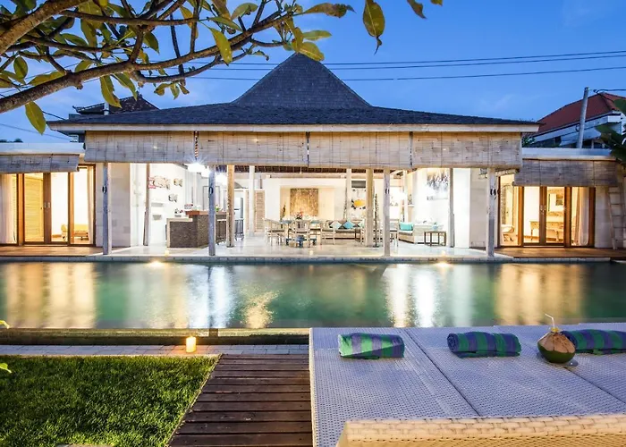 Lovely 4br Private Pool With Sundeck! 10mins Ride To Canggu
