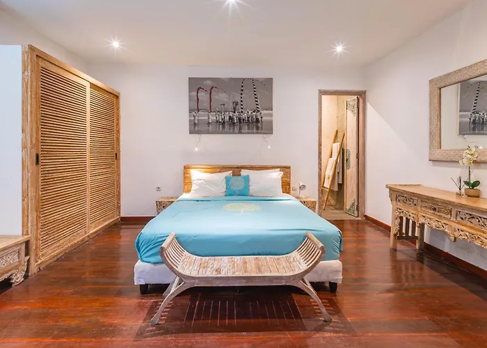 Lovely 4br Private Pool With Sundeck! 10mins Ride To * Canggu