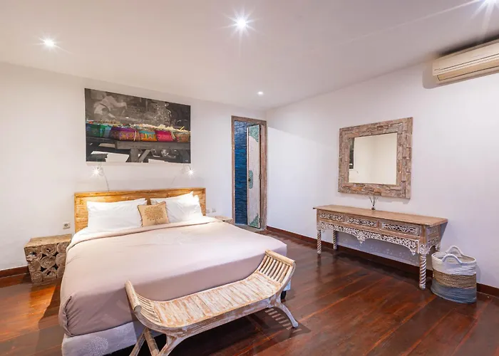 Lovely 4br Private Pool With Sundeck! 10mins Ride To Canggu