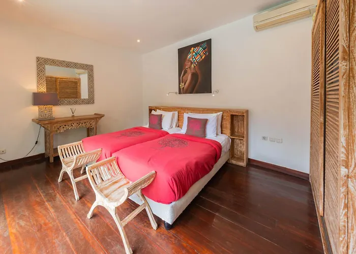 Villa Lovely 4br Private Pool With Sundeck! 10mins Ride To Canggu