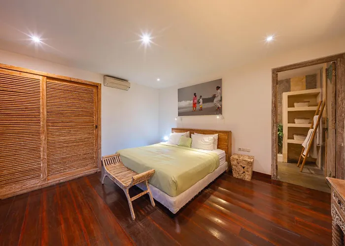 Lovely 4br Private Pool With Sundeck! 10mins Ride To Villa Canggu
