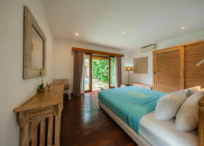 Lovely 4br Private Pool With Sundeck! 10mins Ride To Canggu