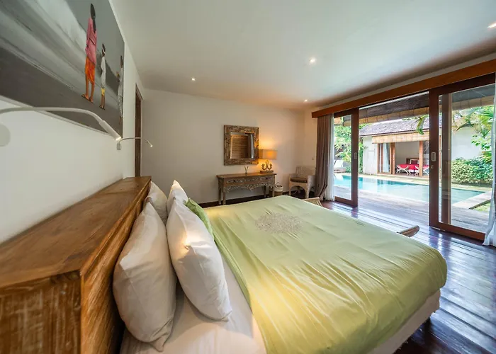 Lovely 4br Private Pool With Sundeck! 10mins Ride To * Canggu