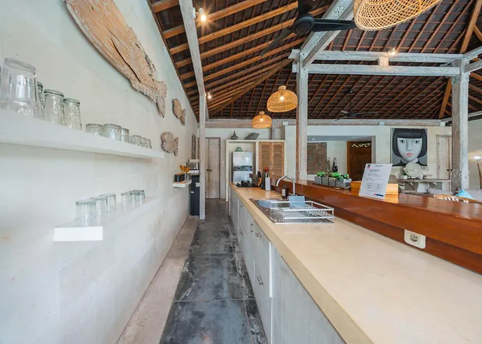 Lovely 4br Private Pool With Sundeck! 10mins Ride To * Canggu