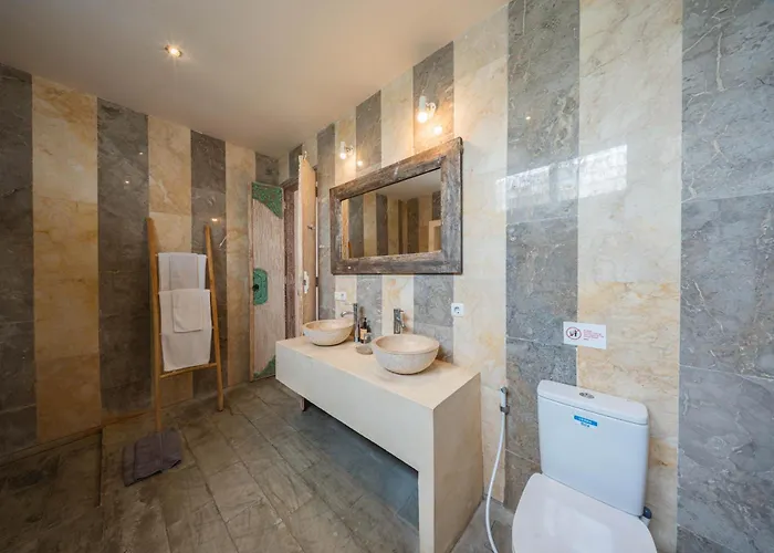 Lovely 4br Private Pool With Sundeck! 10mins Ride To Villa