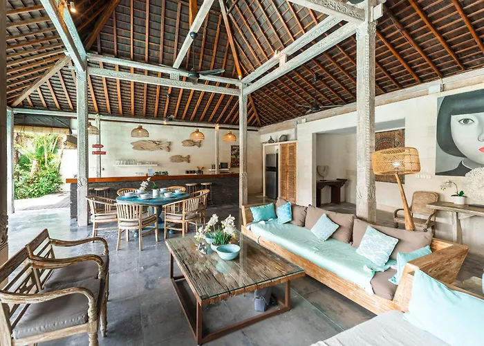 Villa Lovely 4br Private Pool With Sundeck! 10mins Ride To