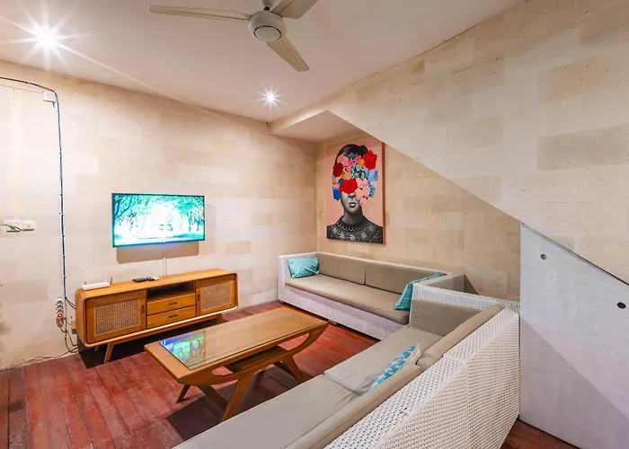 Villa Lovely 4br Private Pool With Sundeck! 10mins Ride To *