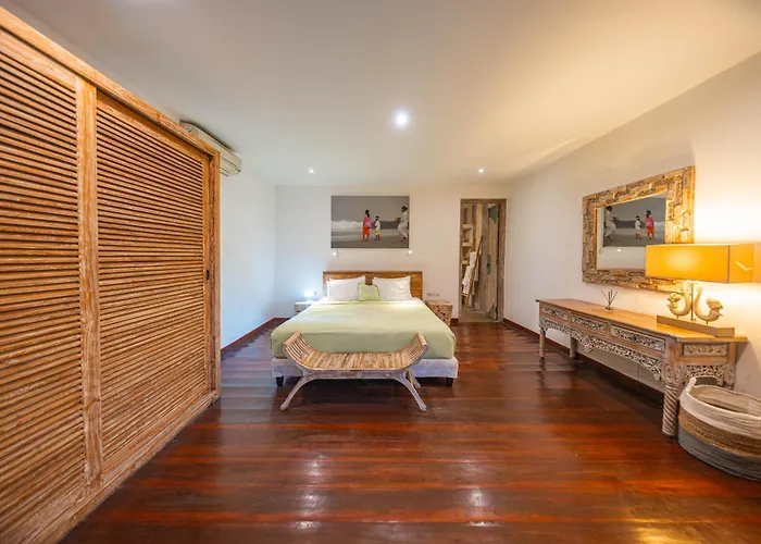 Villa Lovely 4br Private Pool With Sundeck! 10mins Ride To