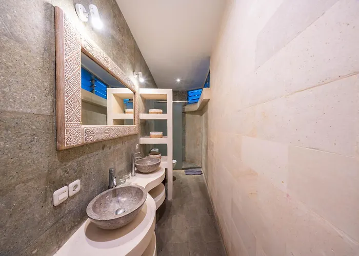Lovely 4br Private Pool With Sundeck! 10mins Ride To * Canggu