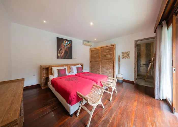 Lovely 4br Private Pool With Sundeck! 10mins Ride To