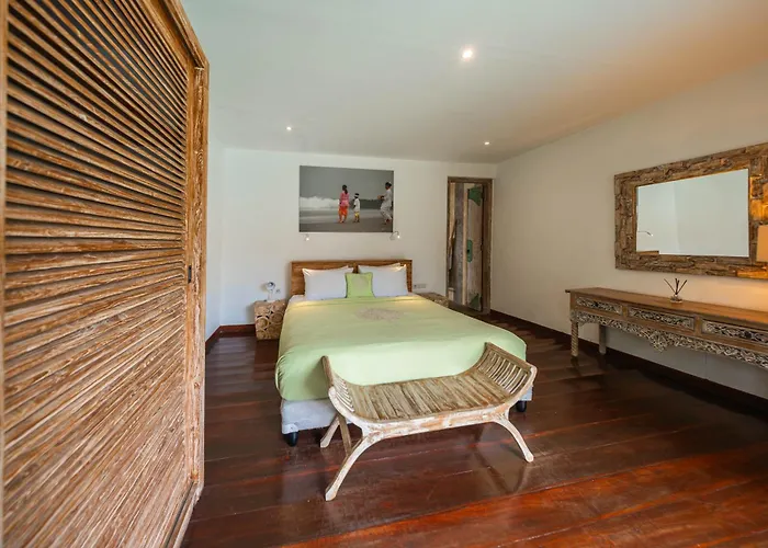 Lovely 4br Private Pool With Sundeck! 10mins Ride To *