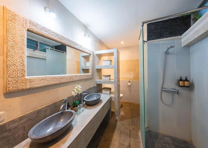Lovely 4br Private Pool With Sundeck! 10mins Ride To Villa Canggu