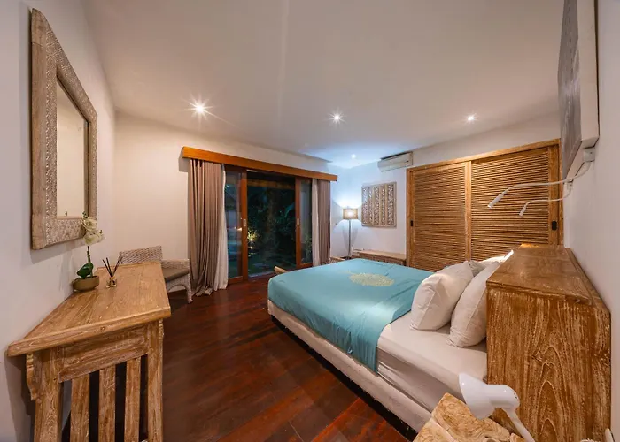 Villa Lovely 4br Private Pool With Sundeck! 10mins Ride To *