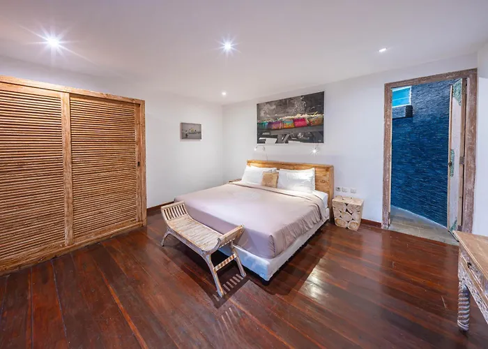 Villa Lovely 4br Private Pool With Sundeck! 10mins Ride To