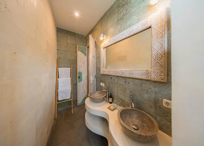 Lovely 4br Private Pool With Sundeck! 10mins Ride To