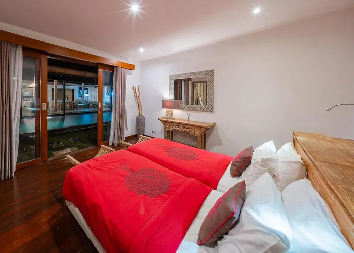 Lovely 4br Private Pool With Sundeck! 10mins Ride To