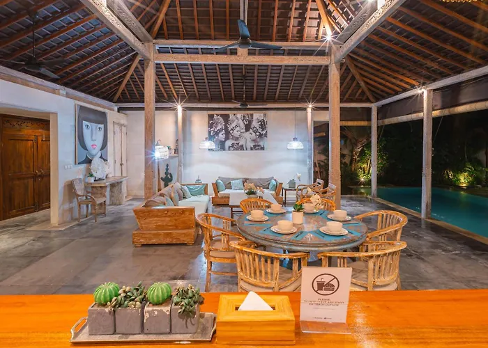 Villa Lovely 4br Private Pool With Sundeck! 10mins Ride To *