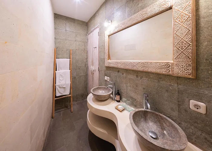 Lovely 4br Private Pool With Sundeck! 10mins Ride To Canggu