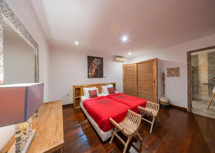 Villa Lovely 4br Private Pool With Sundeck! 10mins Ride To Canggu