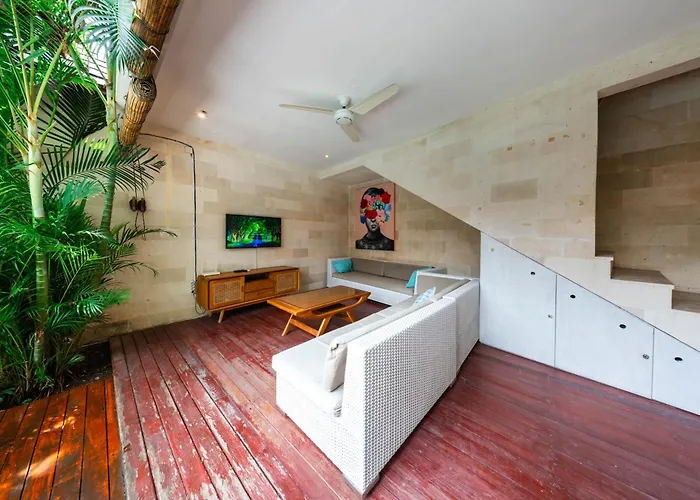 Lovely 4br Private Pool With Sundeck! 10mins Ride To Villa Canggu