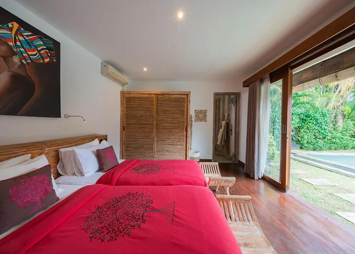 Lovely 4br Private Pool With Sundeck! 10mins Ride To Canggu