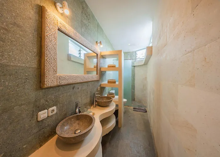 Villa Lovely 4br Private Pool With Sundeck! 10mins Ride To
