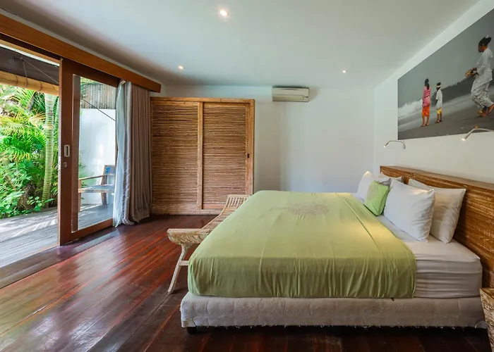 Villa Lovely 4br Private Pool With Sundeck! 10mins Ride To Canggu