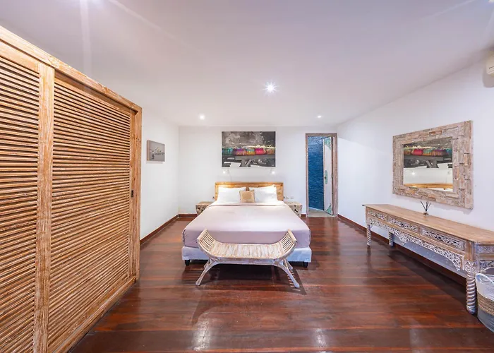 Villa Lovely 4br Private Pool With Sundeck! 10mins Ride To *