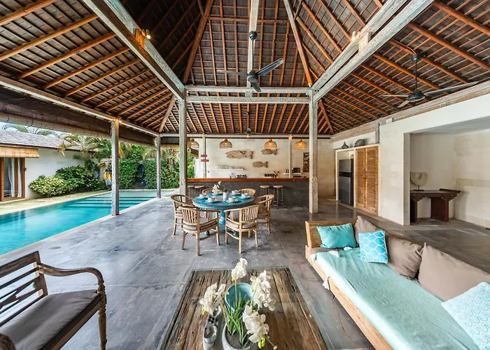 Lovely 4br Private Pool With Sundeck! 10mins Ride To *