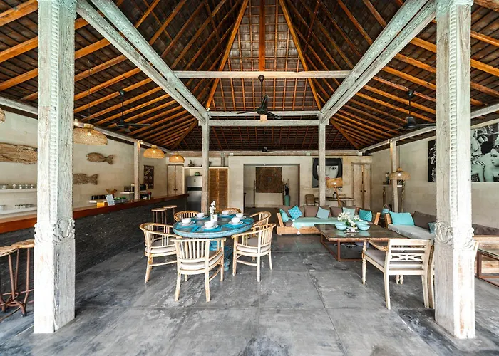 Lovely 4br Private Pool With Sundeck! 10mins Ride To * Canggu
