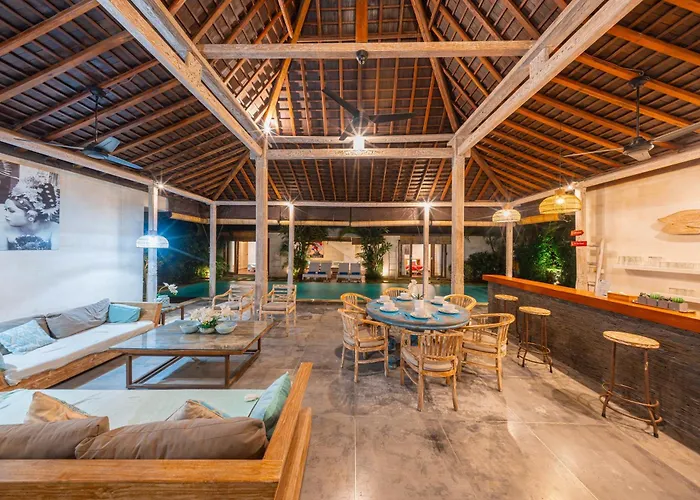 Lovely 4br Private Pool With Sundeck! 10mins Ride To *