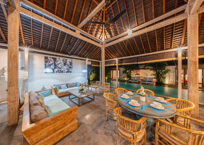 Lovely 4br Private Pool With Sundeck! 10mins Ride To * Canggu