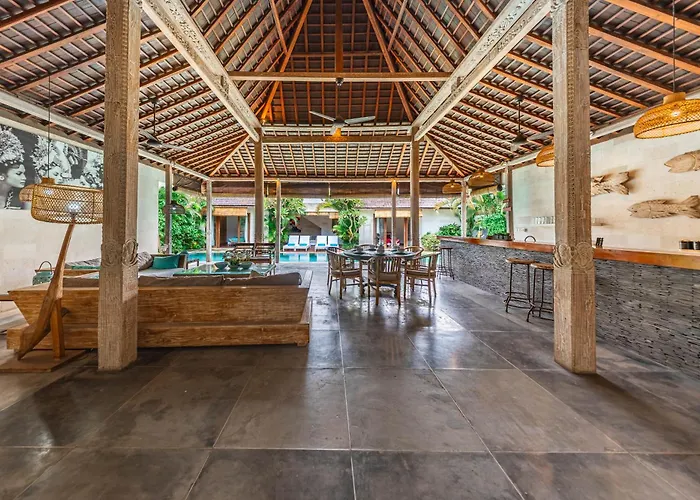Lovely 4br Private Pool With Sundeck! 10mins Ride To Villa Canggu